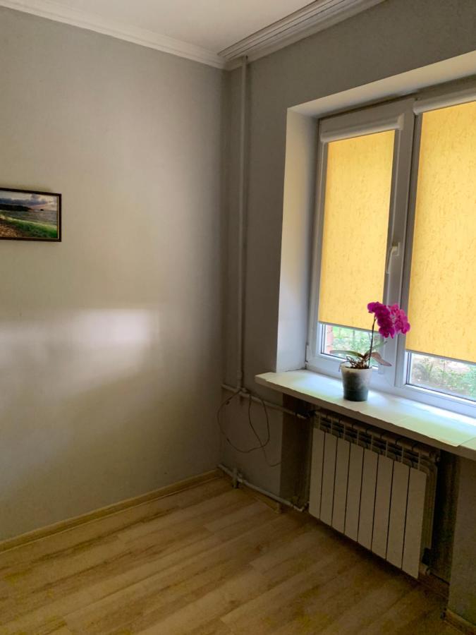 Апартаменти З Усіма Зручностями Černivci Esterno foto