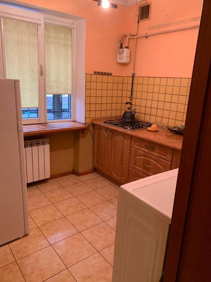 Апартаменти З Усіма Зручностями Černivci Esterno foto